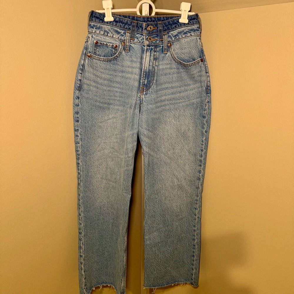 Abercrombie & Fitch Curve Love The Loose High Rise Light Wash Jeans 25 Short 0S